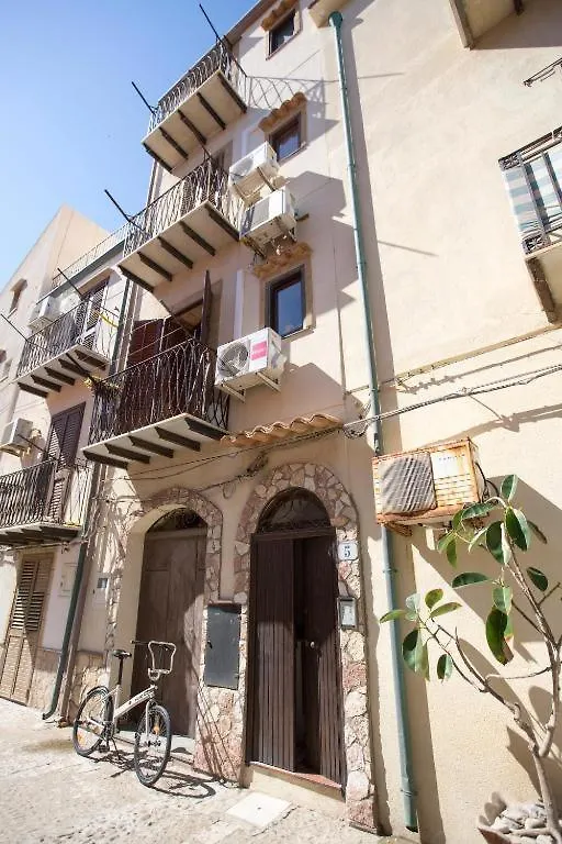 شقة La Piazzetta تْشيفالو